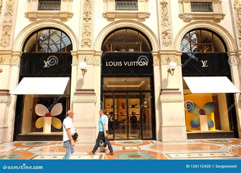 orari negozio louis vuitton milano|louis vuitton milan italy locations.